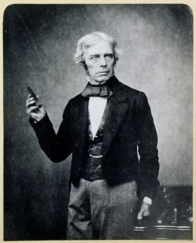Michael Faraday (1791-1867) segurando um íman de barra, por Maull e Polyblank de English Photographer