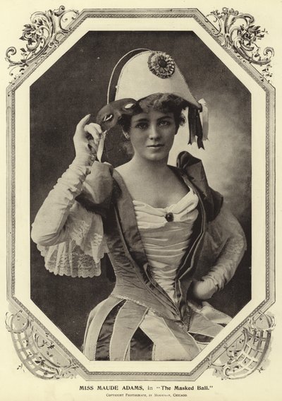 Senhorita Maude Adams, em The Masked Ball de English Photographer