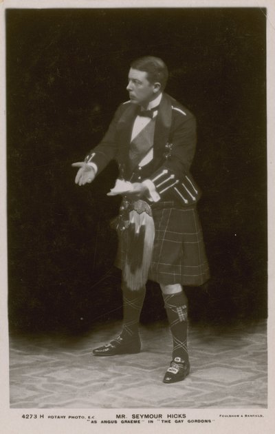 Sr. Seymour Hicks, como Angus Graeme em The Gay Gordons de English Photographer