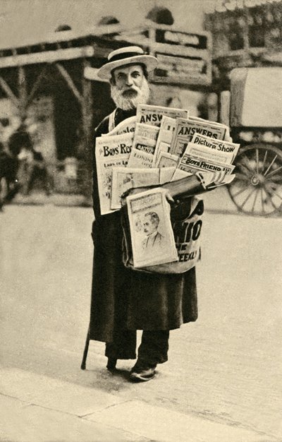 Vendedor de jornais (foto a p/b) de English Photographer