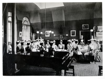 Nightingale Home dining room, Hospital St. Thomass de English Photographer