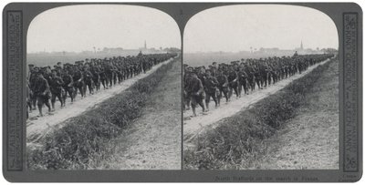 North Staffords em marcha na França (impressão estereoscópica) de English Photographer