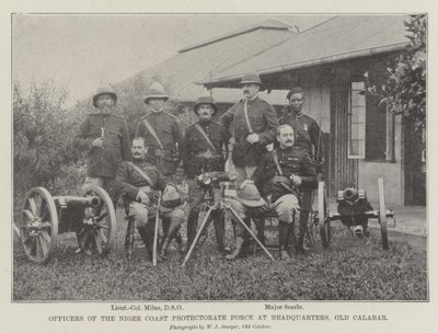 Oficiais da Força Protetora da Costa do Níger na Sede, em Old Calabar de English Photographer