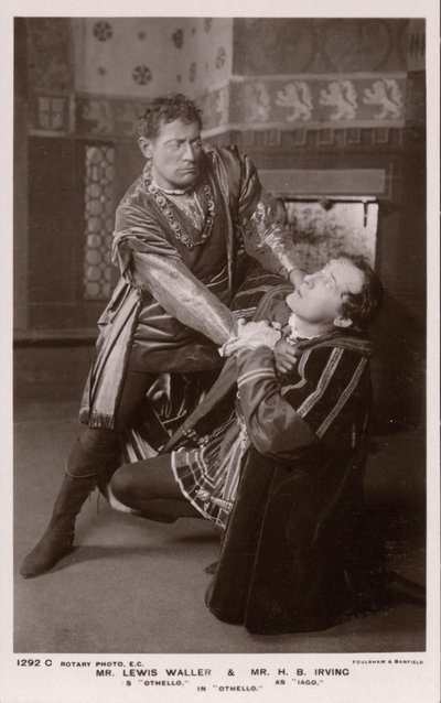 Othello throttling Iago, Lewis Waller e H B Irving (foto a p/b) de English Photographer