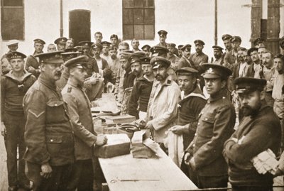 Parcels Arriving from Home, Handforth, ilustração de prisioneiros alemães na Grã-Bretanha (photogravura) de English Photographer