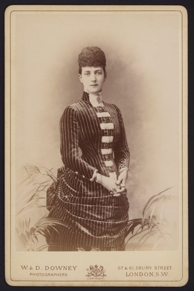 Retrato, Alexandra da Dinamarca, casada com o Príncipe Alberto Eduardo, mais tarde Rei Eduardo VII (foto a p/b) de English Photographer