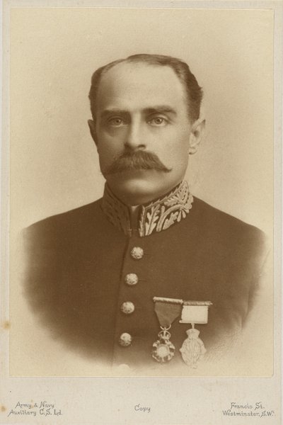 Retrato de Francis Younghusband (foto p/b) de English Photographer