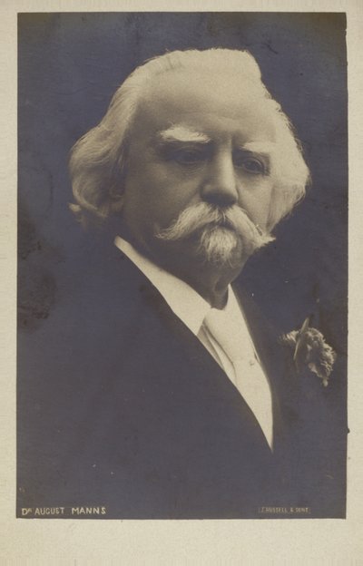 Retrato de Sir August Mann de English Photographer