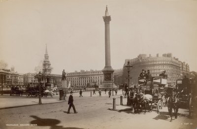 Postal com uma imagem da Trafalgar Square de English Photographer