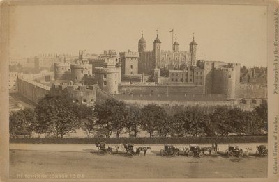 Postal com uma imagem da Torre de Londres de English Photographer