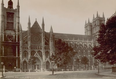 Postal com uma imagem do lado norte da Abadia de Westminster de English Photographer