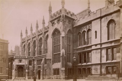 Postal com o exterior do Inner Temple Hall de English Photographer