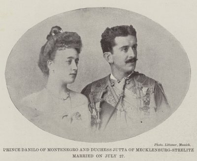 O príncipe Danilo de Montenegro e a duquesa Jutta de Mecklenburg-Strelitz se casaram em 27 de julho de English Photographer