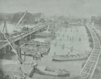 Putney Bridge: fundação de escavação para nova ponte, 1883 de English Photographer