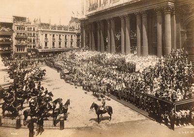 Rainha Vitória, procissão do Jubileu de Diamante chegando a St Pauls, 1897 de English Photographer