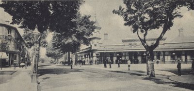 Estação Ferroviária e Terminus Road, em Eastbourne de English Photographer