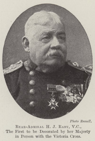 Contra-almirante HJ Raby, VC, o primeiro a ser condecorado por sua majestade em pessoa com a Victoria Cross de English Photographer