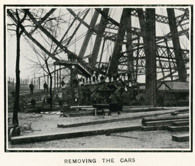 Removendo a Grande Roda em Earls Court, Londres; removendo os carros; de The Sphere, 13 de abril de 1907 de English Photographer