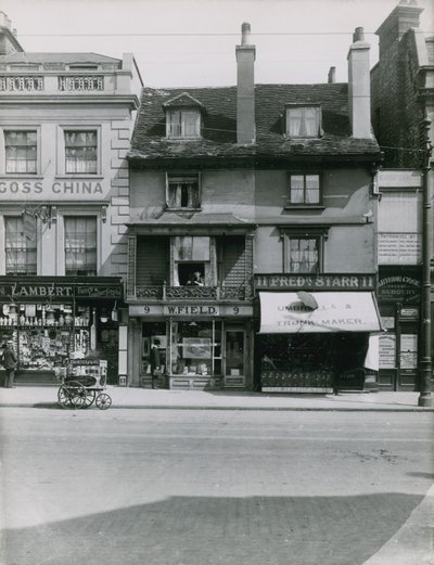Shopfronts em Putney High Street de English Photographer