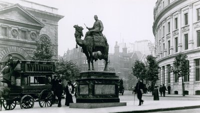 St Martins Place, em Londres de English Photographer