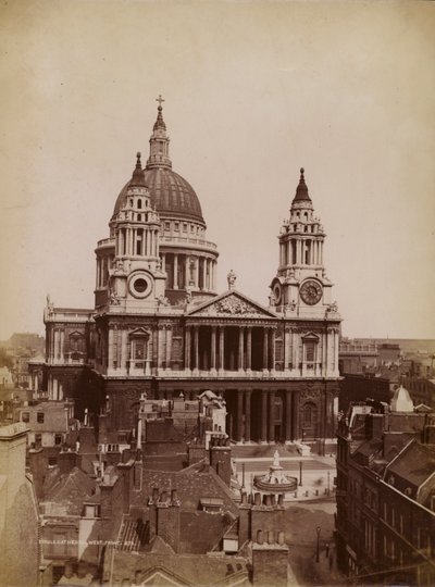 Catedral de St. Pauls, Londres, com vista para o telhado (fotografia a preto e branco) de English Photographer