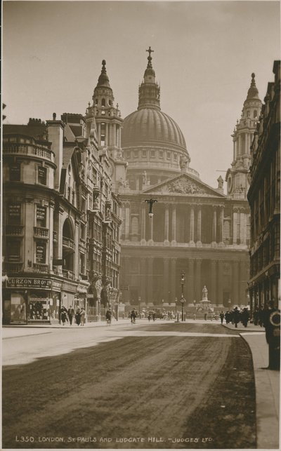 Catedral de St Pauls e Ludgate Hill, Londres de English Photographer