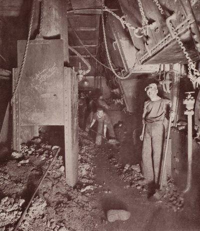 Esqueleto de um navio de guerra (fotografia a preto e branco) de English Photographer