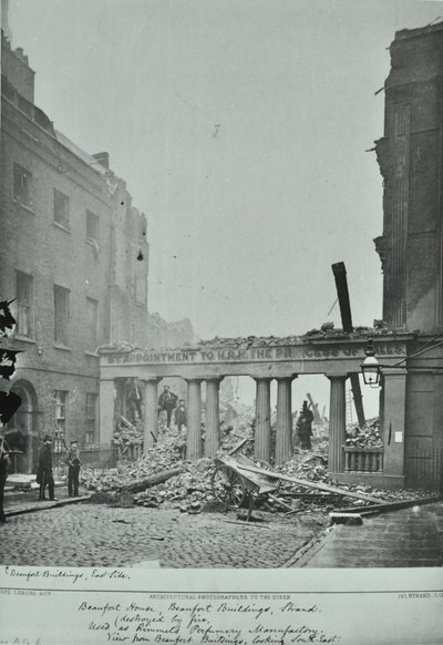 Strand, Westminster LB: edifícios de Beaufort, dano de fogo, 1890 de English Photographer