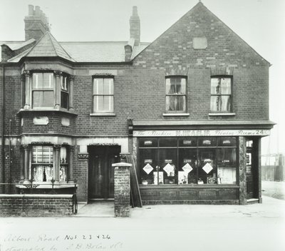 The Beehive Dining Rooms 97.0 ALB, 1899 de English Photographer