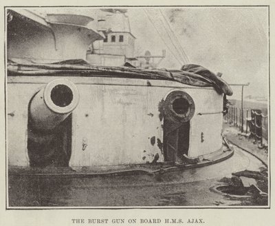 A arma de explosão a bordo do HMS Ajax de English Photographer