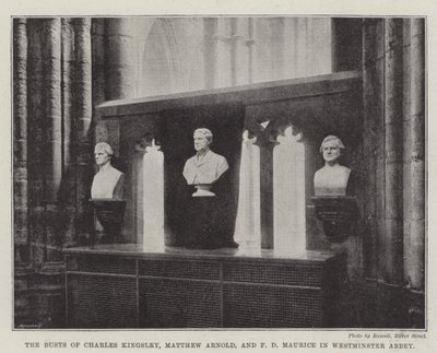 Os bustos de Charles Kingsley, Matthew Arnold e FD Maurice na Abadia de Westminster de English Photographer