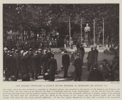 O Kaiser desvelando uma estátua de sua mãe em Homburg em 19 de agosto de English Photographer