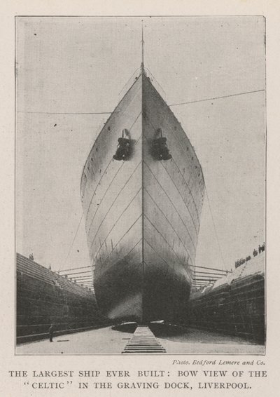 O maior navio já construído, Bow View do Celtic no Gravel Dock, Liverpool de English Photographer