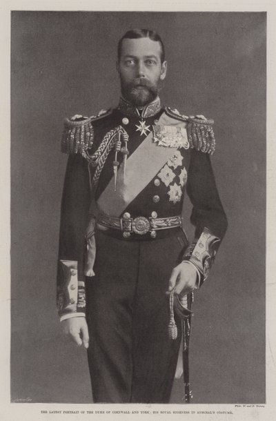 O mais recente retrato do Duque da Cornualha e York, Sua Alteza Real em Admirals Costume de English Photographer