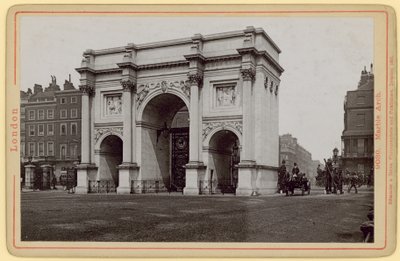 O arco de mármore, Hyde Park Corner, Londres de English Photographer