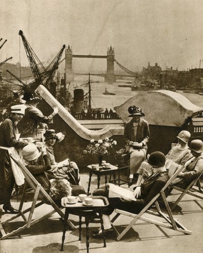 A piscina do jardim no terraço do Langbourne Club for City Women de English Photographer