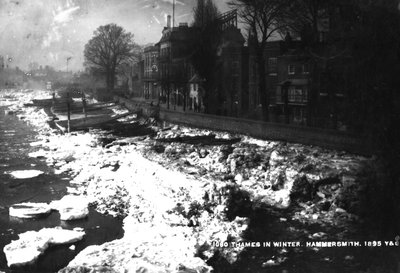 O Tamisa em Hammersmith no inverno, 1895 de English Photographer