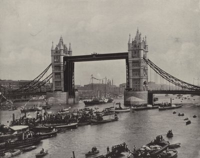 A Tower Bridge, olhando para leste (fotografia a preto e branco) de English Photographer