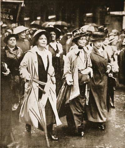 A manifestação do "direito de servir" das mulheres: Sra. Pankhurst e amigas, de 