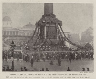 Trafalgar Day em Londres, 21 de outubro, as Decorações da Coluna de Nelson de English Photographer