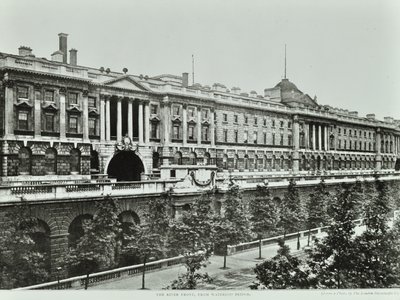 Victoria Embankment, Westminster LB: Somerset House, elevação para Victoria Embankment, 1896 de English Photographer
