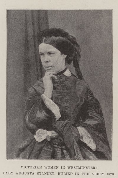 Mulheres vitorianas em Westminster, Lady Augusta Stanley, enterrada na Abadia de 1876 de English Photographer