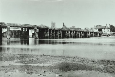 Vista, de, antigas, e, novo, putney, pontes, com, oast, casa, e, tudo, santos, igreja, em, fundo, 1885 de English Photographer