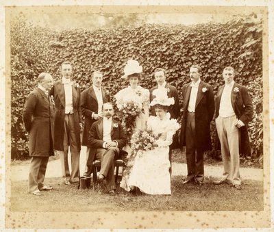 Retrato de casamento de Francis Edward Younghusband e Helen Augusta Magniac, Datchet de English Photographer
