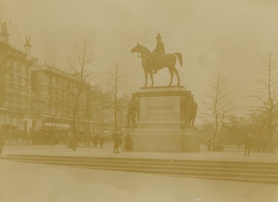 Estátua de Wellingtons no Hyde Park, Londres de English Photographer