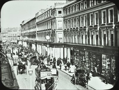 Whiteleys, Westbourne Grove, Westminster LB: olhando para o oeste, 1895 de English Photographer