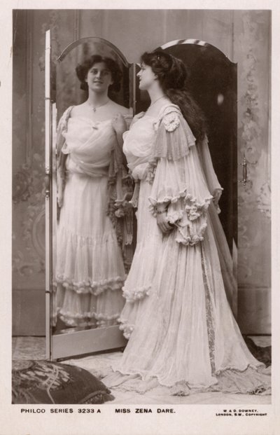 Zena Dare, cantora e atriz inglesa (foto a p/b) de English Photographer