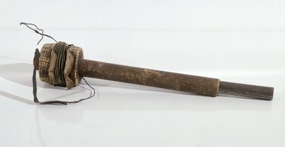 Um indutor bruto com o qual Michael Faraday (1791-1867) descobriu a lei da indução de English School