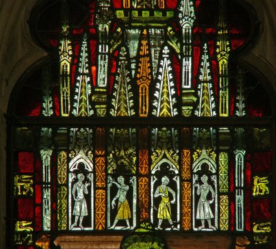 Uma janela na capela da senhora que descreve um dossel com figuras de English School
