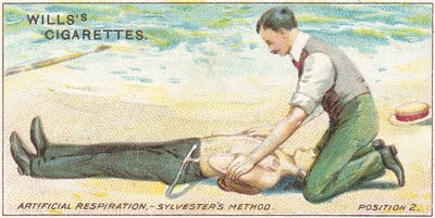 Respiração Artificial, Sylvesters Method - Posição 2, no.17 da série de primeiros socorros de cartões Willss Cigarettes, 1913 de English School